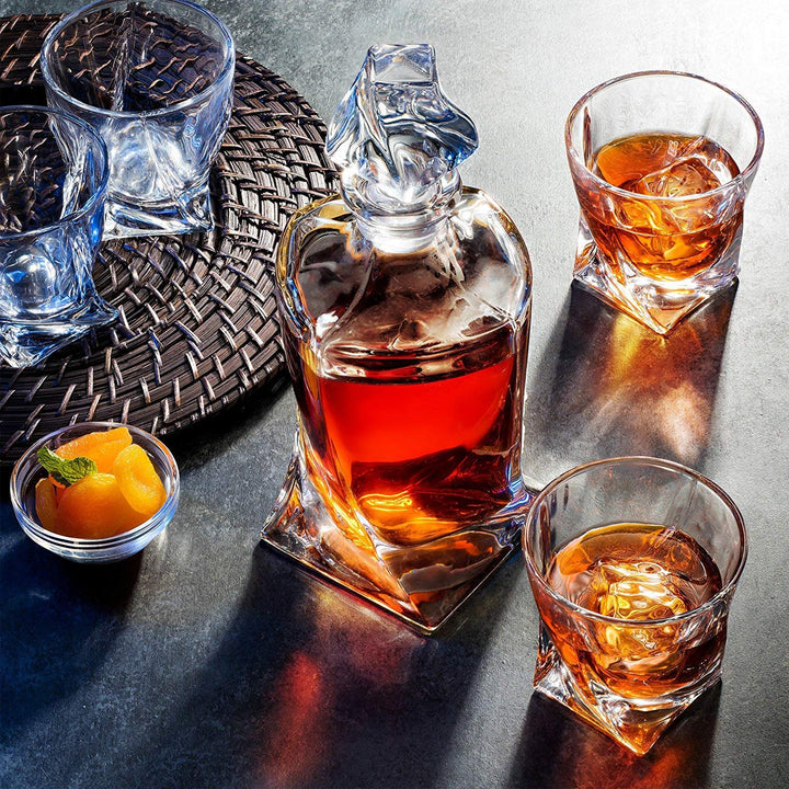 European Whiskey Decanter & Glass Set in Magnetic Box - 5 Piece Set - Nestopia
