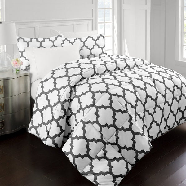 2200 Quatrefoil Comforter Set - King/Cal King - White - Nestopia