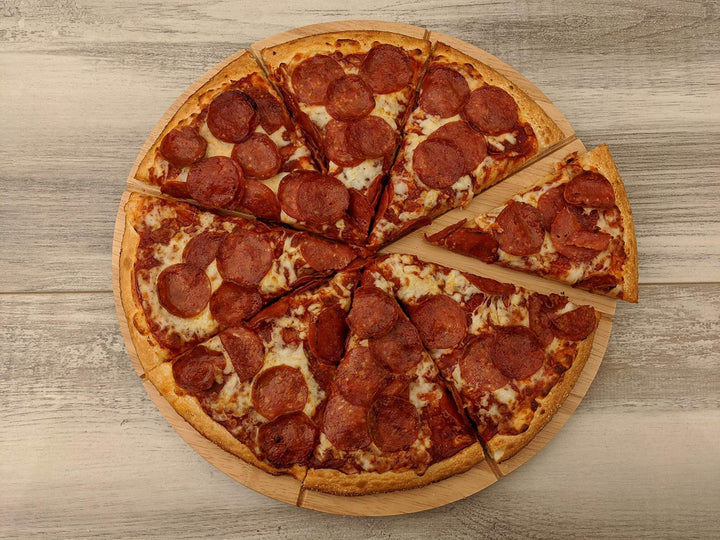 Pizza cutting Board w/ Pizza Cutter - Nestopia